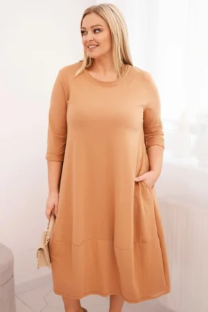 Moteriška medvilninė suknelė Plus Size su atlenkiamomis rankovėmis ir kišenėmis kamelinė