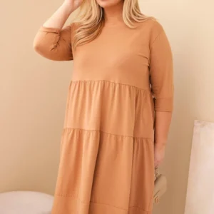 Moteriška medvilninė suknelė Plus Size su volanais ir užlenktais rankovėmis kamelinė