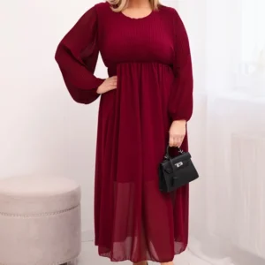 Plisuota moterų suknelė Plus Size iš viskozės su ilgomis rankovėmis