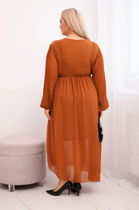36830_2 Moteriška plisėta suknelė Plus Size iš viskozės su ilgomis rankovėmis kamelinių spalvų - Image 3