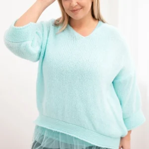 Moteriškas su V formos iškirpte ir viskozine bluzone su nėriniu apačioje