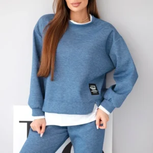 Moteriškas su laisva palaidine ir melanžo kelnėmis