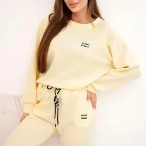 Moteriškas iš viskozės su džemperiu ir kelnėmis