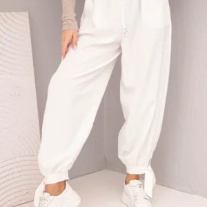 Moteriškos kelnės su plačiais džinsais ir raišteliu apačioje