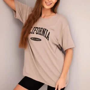 Moteriškas su laisva palaidine ir priderintomis šortais bežinis