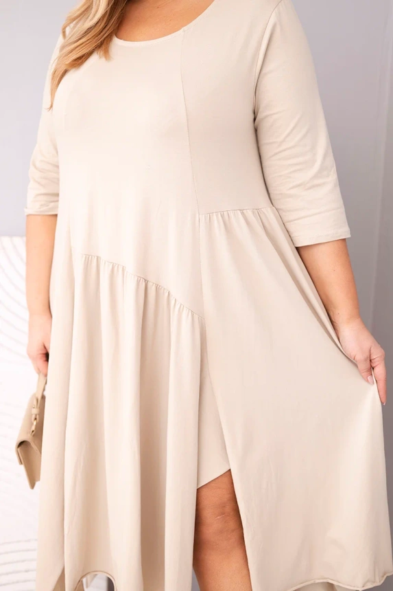 37415_4 Moteriška medvilninė suknelė Plus Size su asimetrišku apačiu bežinė - Image 4