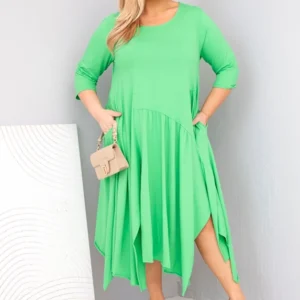 Moteriška medvilninė suknelė Plus Size su asimetrine apačia šviesiai