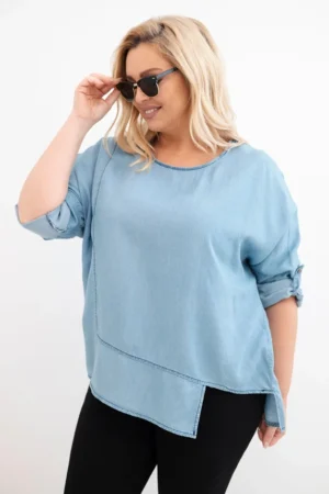 Moteriška Plus Size marškinėliai iš lyocello su asimetriniu apačia šviesiai