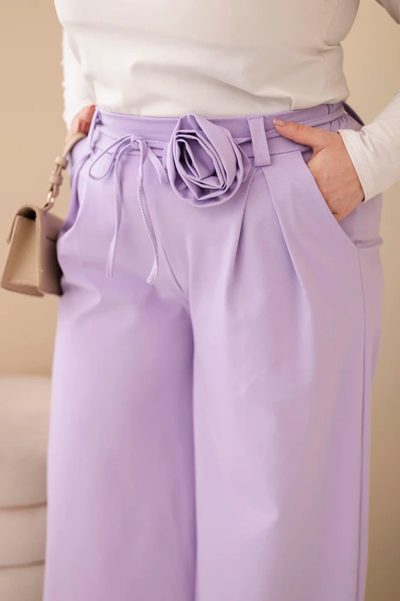 37730_3 Moteriškos Plus Size kelnės su plačiais klešniais ir dekoratyvine gėle juosmenyje - Image 3