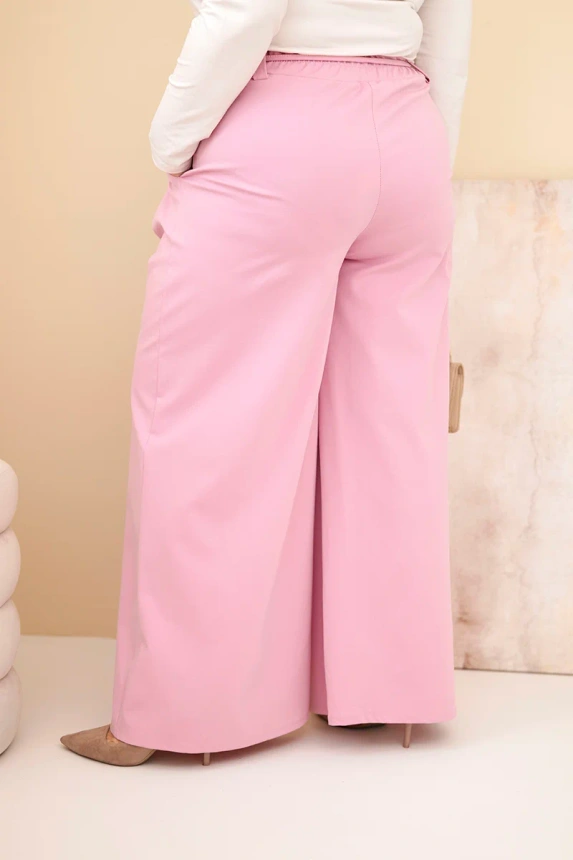 37732_4 Moteriškos Plus Size kelnės su plačia klešna ir dekoratyvine gėle liemenyje tamsiai - Image 4