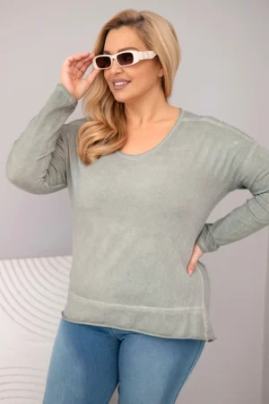 Moteriška Plus Size marškinėliai su V formos iškirpte ir ilgesne nugara khaki