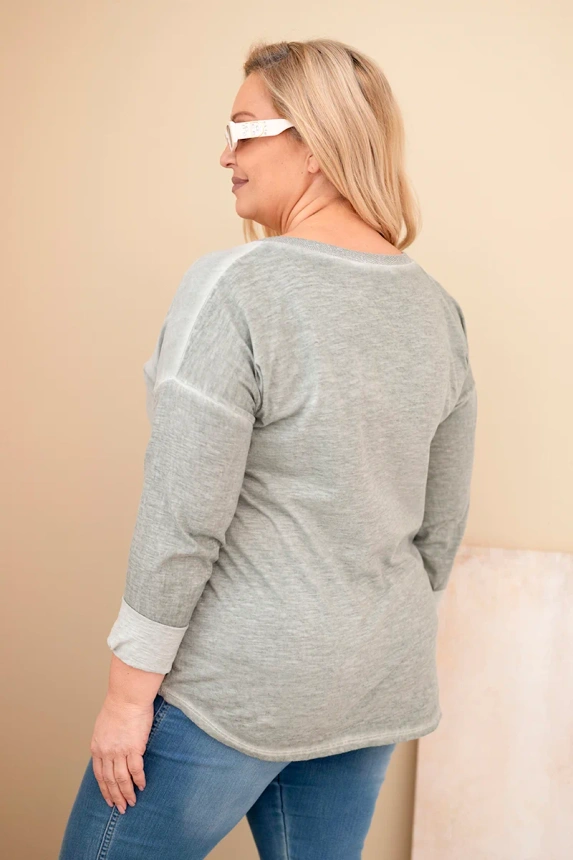 37756_2 Moteriška Plus Size bluzonė su užrašu ir perlais khaki - Image 4