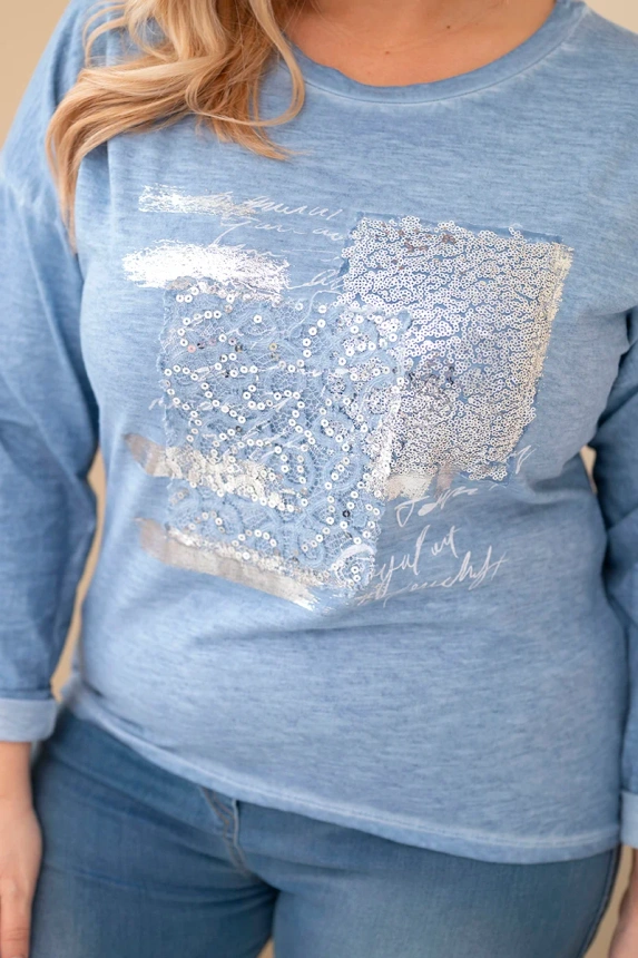 37760_4 Moteriška Plus Size marškinėliai su spauda ir ilgesne nugarėle - Image 2