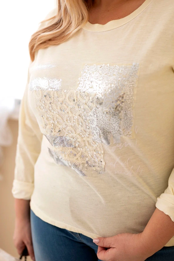 37763_4 Moteriška bluzonė Plus Size su spauda ir ilgesne nugarėlė - Image 2