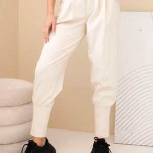 Moteriškos medvilninės kelnės su aukštu liemeniu ir diržu bežinė