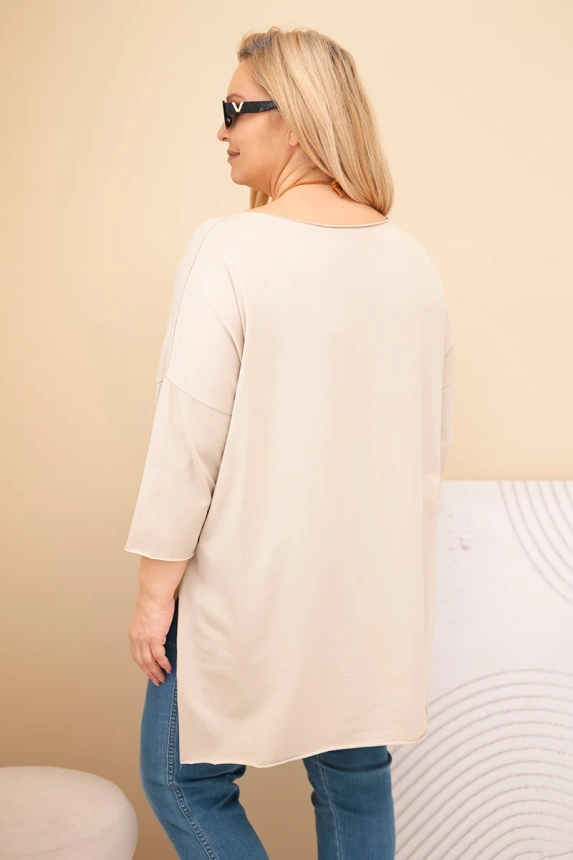 37992_2 Moteriška asimetrinė medvilninė bluzka Plus Size su kaklo papuošalu bežinė - Image 4