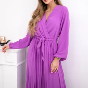 Suknelė surišta plisuotu apvadu