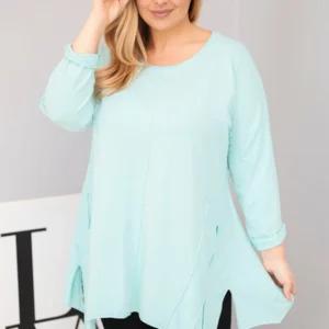 Moteriška medvilninė bluzonė Plus Size su asimetrišku apačiu ir iškirpėmis