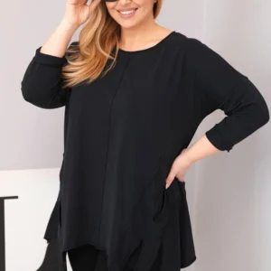 Moteriška medvilninė bliuskutė Plus Size su asimetriniu apačiu ir išpjovomis