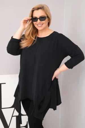 Moteriška medvilninė bliuskutė Plus Size su asimetriniu apačiu ir išpjovomis