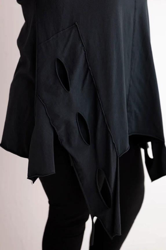 38093_4 Moteriška medvilninė bliuskutė Plus Size su asimetriniu apačiu ir išpjovomis - Image 4