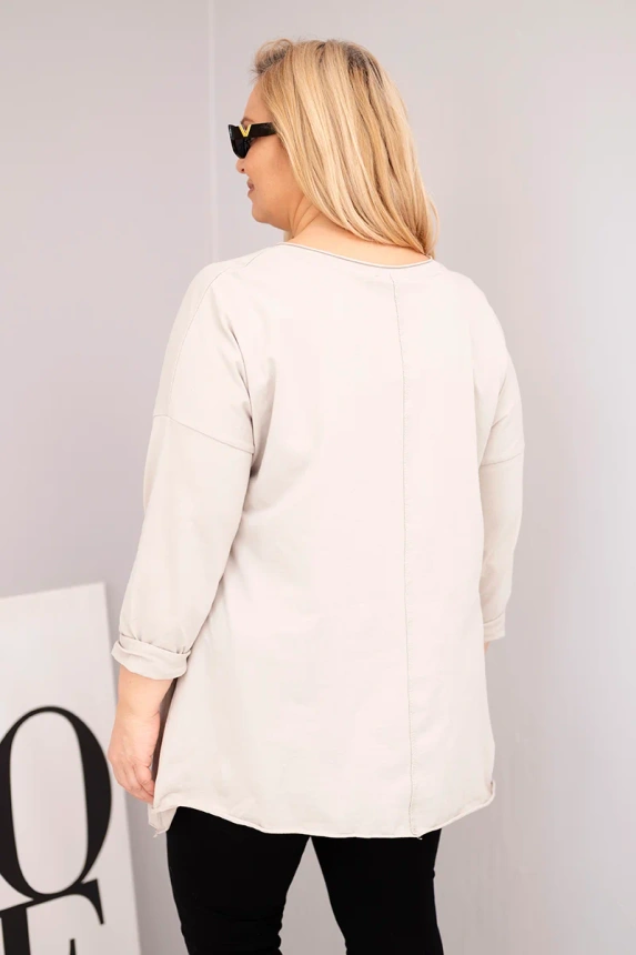 38094_2 Moteriška medvilninė bluzka Plus Size su asimetrišku apačiu ir išpjovomis bežinė - Image 3