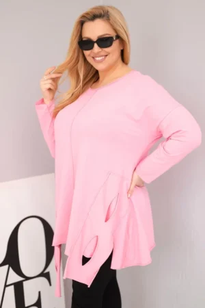Moteriška medvilninė bluzonė Plus Size su asimetrišku apačia ir išpjovomis šviesiai
