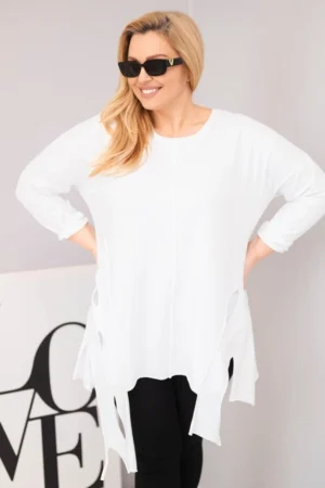 Moteriška medvilninė blusa Plus Size su asimetrišku apačiu ir iškirpimais