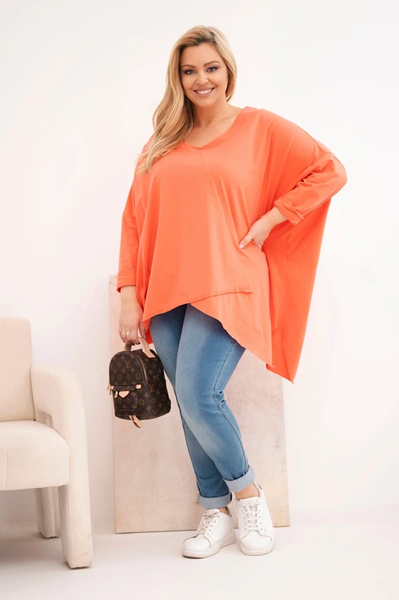 38104_1 Moteriška medvilninė bluzka Plus Size su asimetriniu apačiu ir V formos iškirpte persikų - Image 2