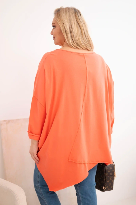 38104_2 Moteriška medvilninė bluzka Plus Size su asimetriniu apačiu ir V formos iškirpte persikų - Image 3