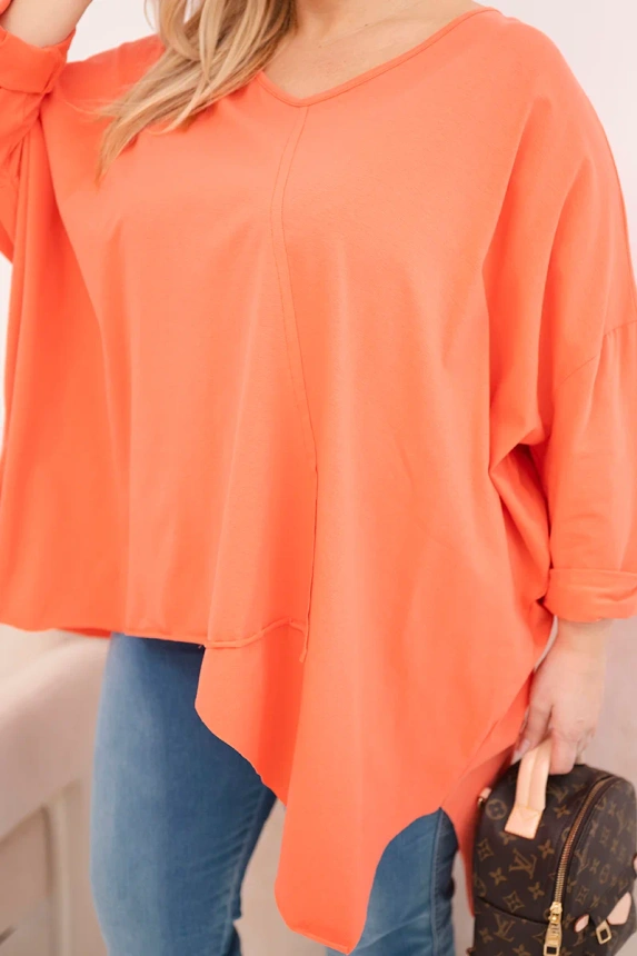 38104_4 Moteriška medvilninė bluzka Plus Size su asimetriniu apačiu ir V formos iškirpte persikų - Image 4