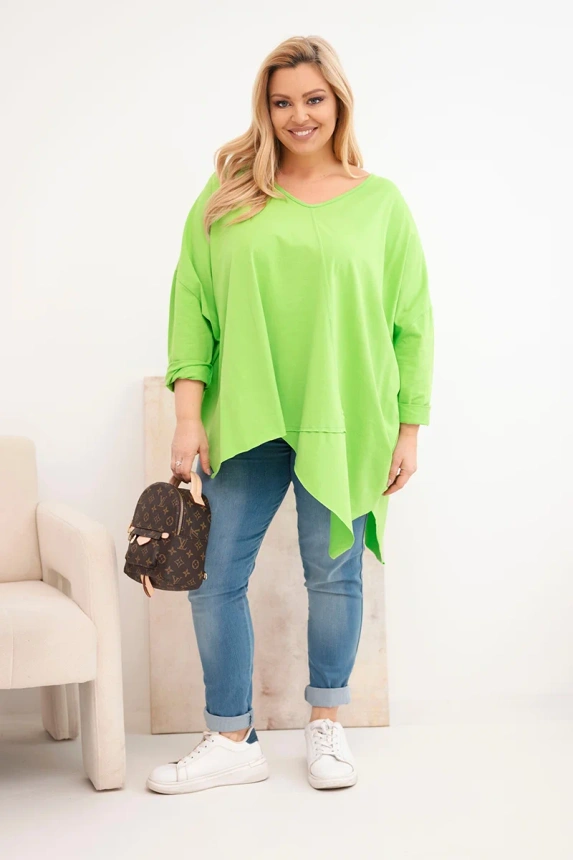 38105_1 Moteriška medvilninė bluzka Plus Size su asimetriniu apačioje ir V formos iškirpte šviesiai - Image 2