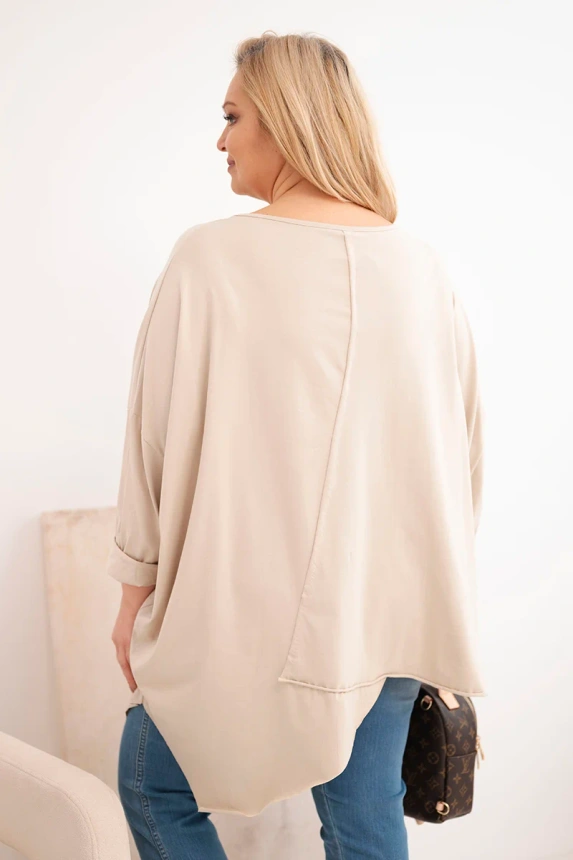 38106_2 Moteriška medvilninė bluzonė Plus Size su asimetrišku apačia ir V formos iškirpte bežinė - Image 3