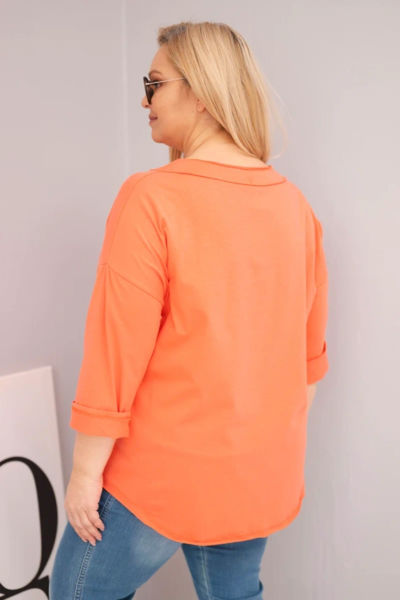 38109_2 Moteriška medvilninė bluzonė Plus Size su giliu V formos iškirpimu ir asimetriniu apdailos kraštu persikų - Image 3