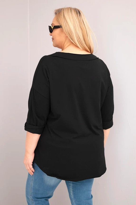 38111_2 Moteriška medvilninė bluzka Plus Size su giliu V formos iškirpimu ir asimetriniu apačia - Image 3