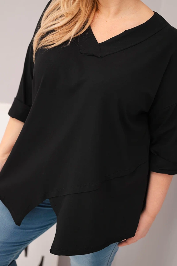 38111_4 Moteriška medvilninė bluzka Plus Size su giliu V formos iškirpimu ir asimetriniu apačia - Image 4