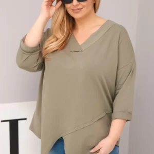 Moteriška medvilninė bluzonė Plus Size su giliu V formos iškirpimu ir asimetrine apačia khaki