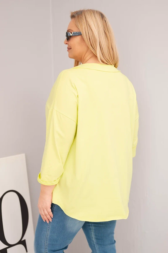 38115_2 Moteriška medvilninė bluzka Plus Size su giliu V formos iškirpimu ir asimetriniu apačiu neonas - Image 3