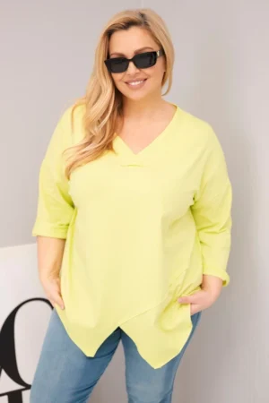 Moteriška medvilninė bluzka Plus Size su giliu V formos iškirpimu ir asimetriniu apačiu neonas