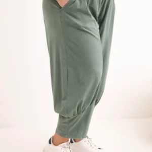 Moteriškos Plus Size kelnės su sumažintu žingsniu ir gumyte juosmenyje khaki