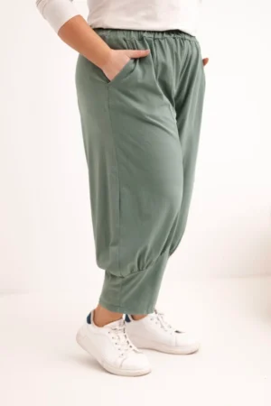 Moteriškos Plus Size kelnės su sumažintu žingsniu ir gumyte juosmenyje khaki
