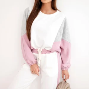 Moteriškas su laisva palaidine ir plačiomis kelnėmis tamsiai