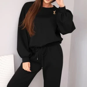 Moteriškas sviestukas, džemperis su segtuku ir tiesiomis kelnėmis