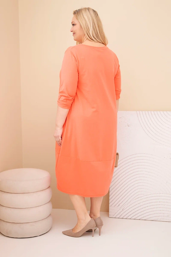 38264_2 Moteriška medvilninė suknelė Plus Size su sukamu rankoviu ir kišenėmis persikinė - Image 3