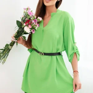 Suknelė su ilgesniu nugara ir diržu pistacijų