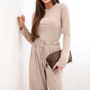 Moteriškas iš viskozės su palaidine ir plačiomis kelnėmis bežinis