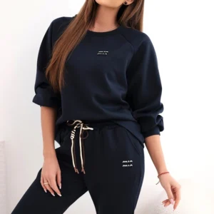 Moteriškas iš viskozės su džemperiu ir kelnėmis granatinis