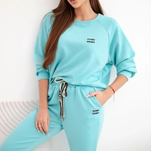 Moteriškas iš viskozės su džemperiu ir kelnėmis