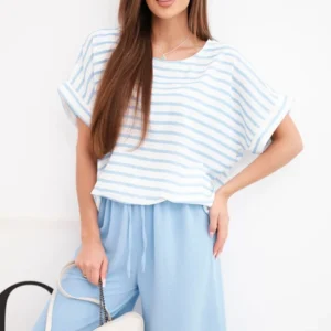 Moteriškas viskozės su dryžuota palaidine ir plačiomis kelnėmis su gumyte