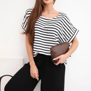 Moteriškas iš viskozės su dryžuota bluzone ir platėmis kelnių su guma